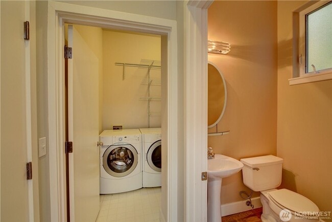 Building Photo - 3bd/3.5ba Kirkland Home