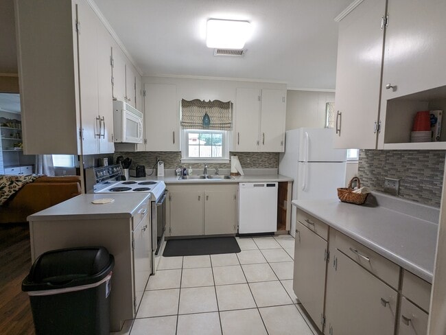 Building Photo - 804 Mixon Dr
