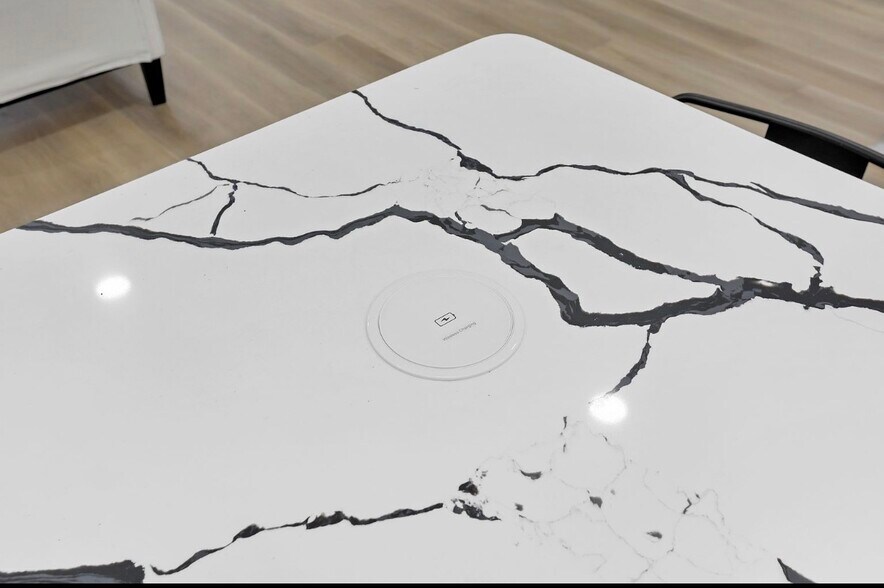 Building Photo - 555 Lilley Ave