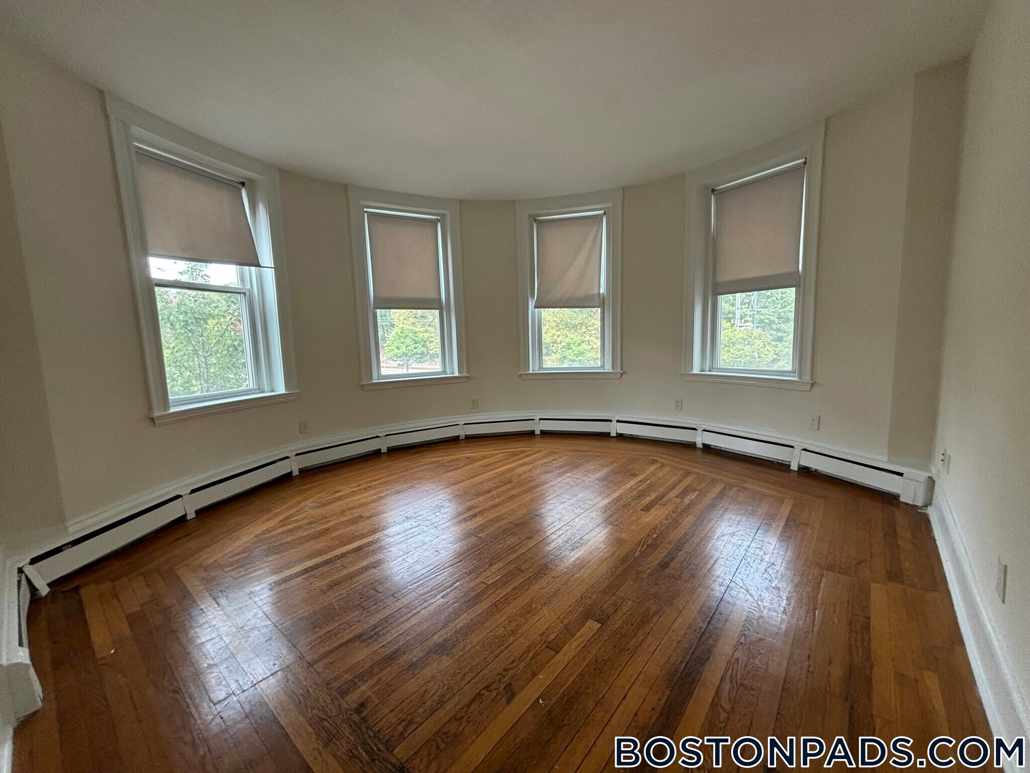 Building Photo - 1539 Beacon St