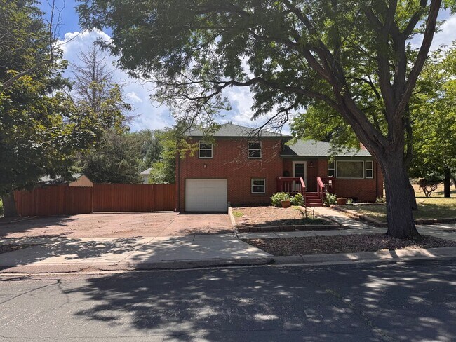 Building Photo - 3131 W Platte Ave