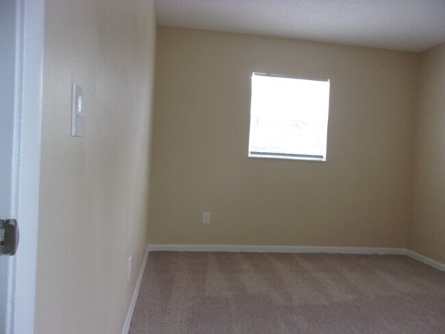 Building Photo - Adorable 2 Bedroom Just Minutes from Ameni...