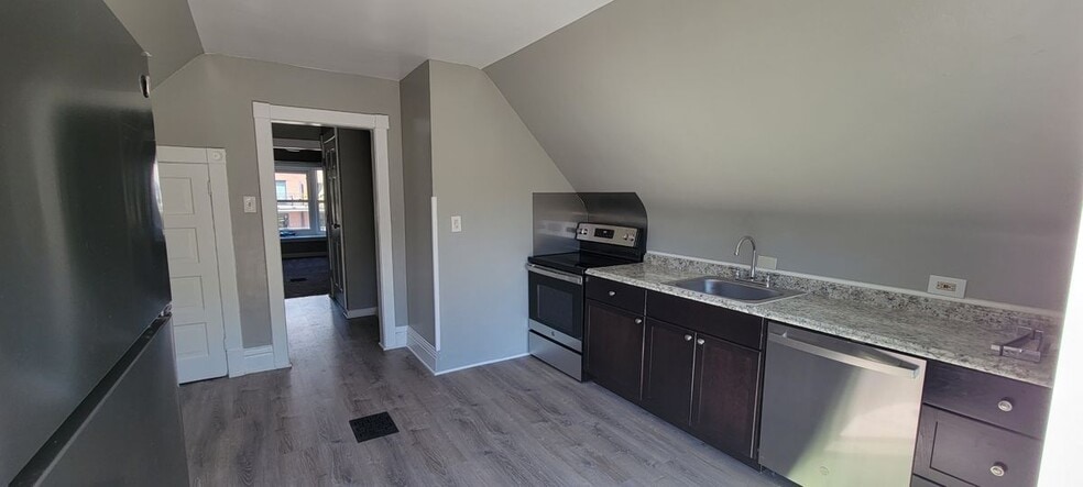 Building Photo - 1042 N Clarkson St