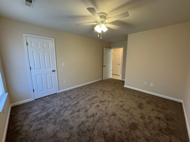 Building Photo - 110-112 Lyons Dr NW