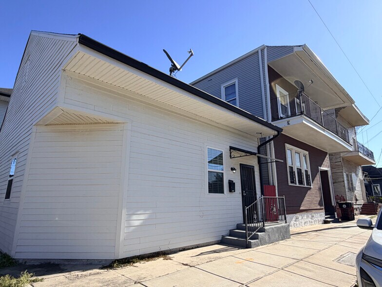 Building Photo - 910 N Rocheblave St