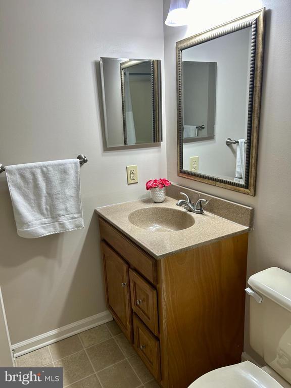 Building Photo - 1905 N Glen Dr