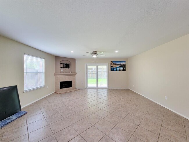 Building Photo - 2131 Cold River Dr