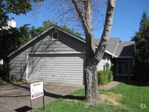 Building Photo - 3 Bedroom close to PV High School