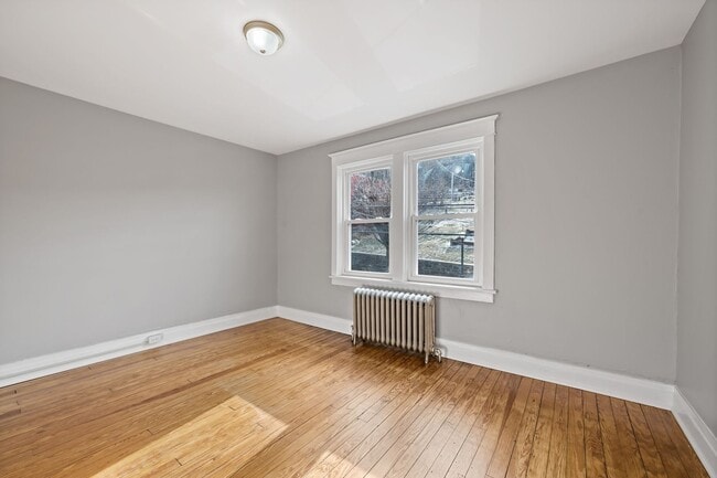 Building Photo - Spacious and charming 3-bedroom, 1.5-bath home available for rent in Bethlehem PA