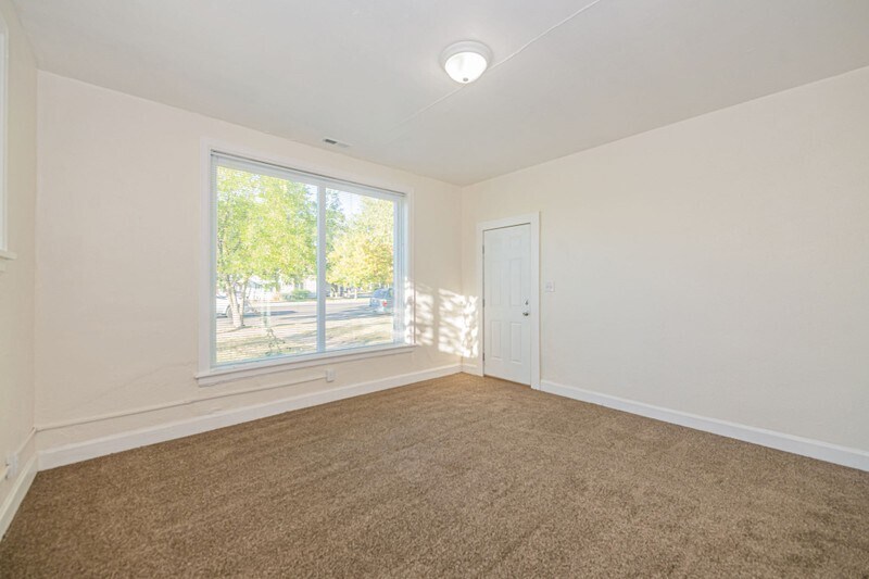 Building Photo - 479 30th St