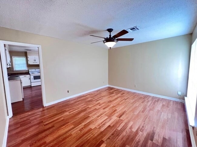 Building Photo - 429 Fieldbrook Dr