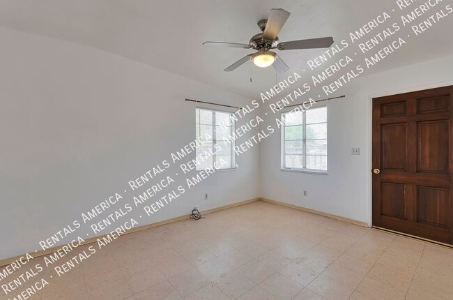 Building Photo - 219 W 28th St