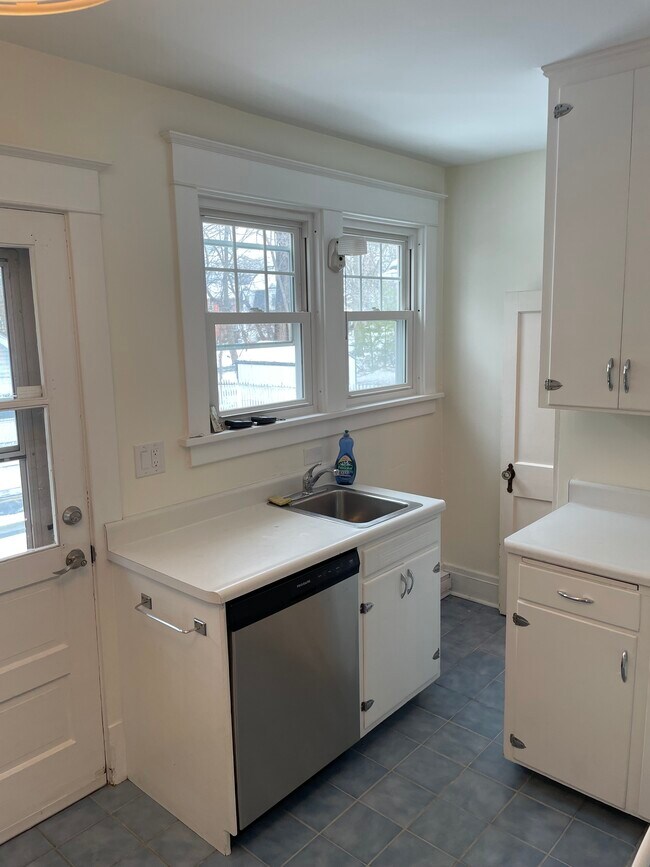 Building Photo - 6 Morrison Ave