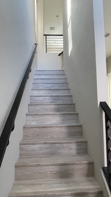 Building Photo - 901 S Smith Rd