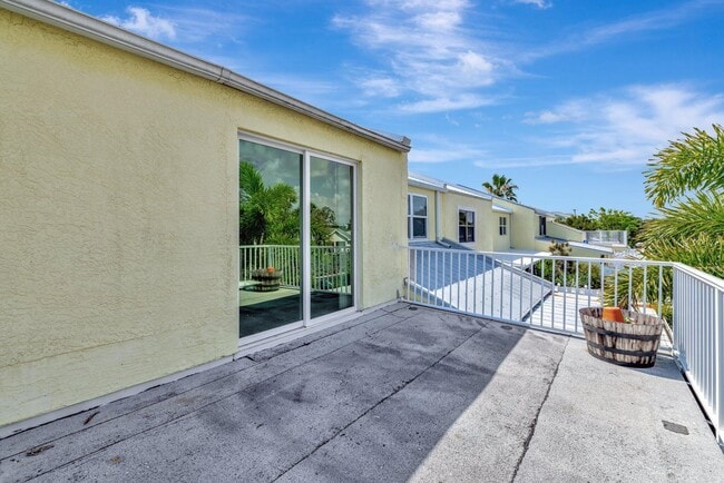 Building Photo - 2707 N Hwy A1A