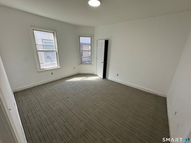 Building Photo - 107 Fremont St