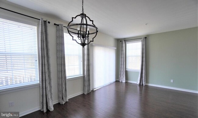 Building Photo - 13 Jessop Ln