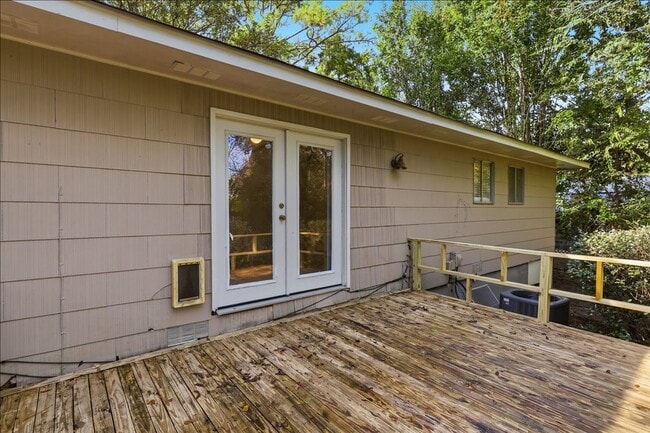 Building Photo - 3 Bedroom Home in Northeast Jackson