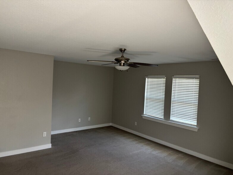 Building Photo - 9288 Buckman Ave