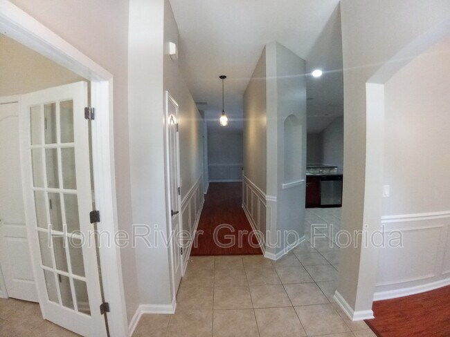 Building Photo - 2575 Creekfront Dr