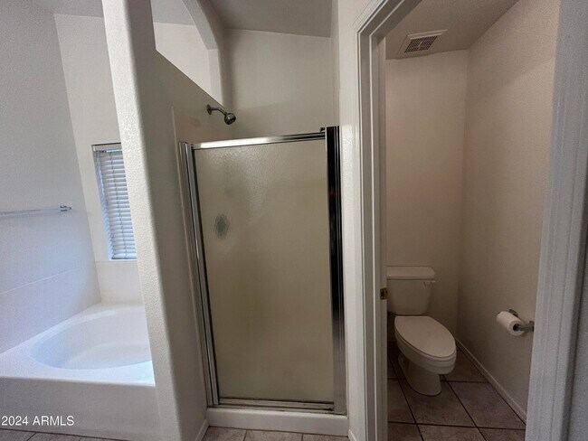 Building Photo - 755 W Baylor Ln