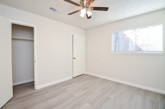 Building Photo - 8607 Bart Ln