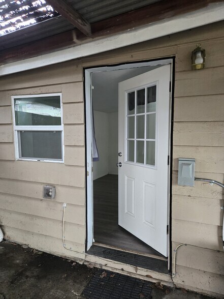 Main entrance - 4720 SE 52nd Ave