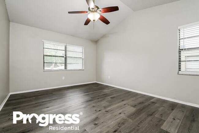 Building Photo - 10119 Deepbrook Dr