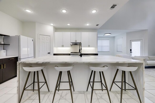 Building Photo - 4427 Garden Ridge Ct