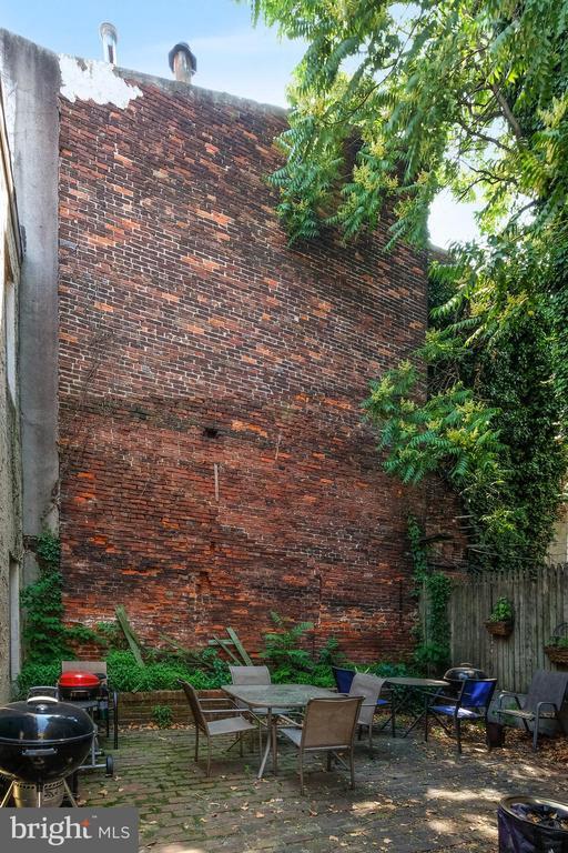 Building Photo - 234 Bainbridge St