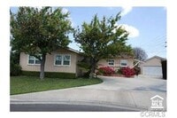 Building Photo - 2733 W Bridgeport Ave