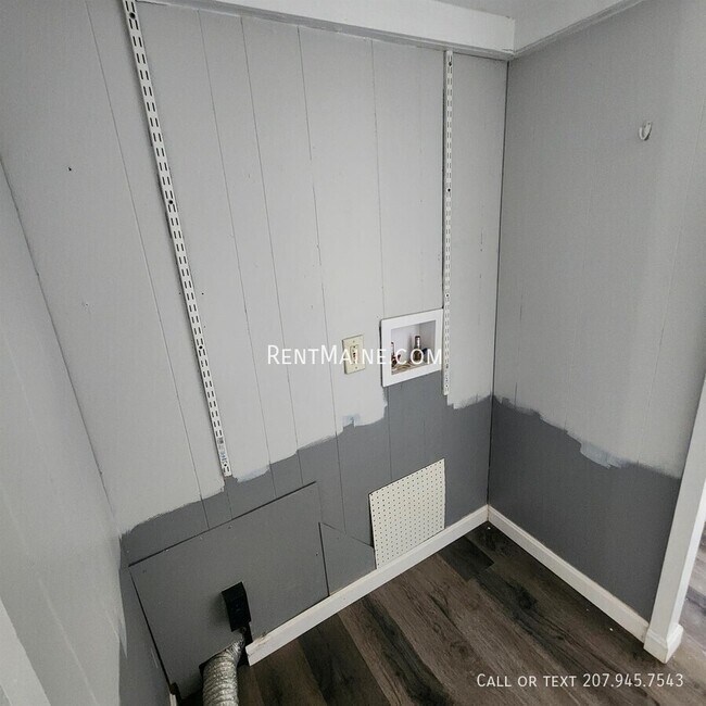 Building Photo - 681 Main Rd N