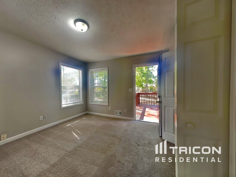 Building Photo - 235 Princeton Way