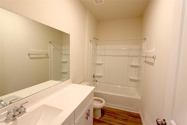 Building Photo - 6423 Lakeview Haven Dr