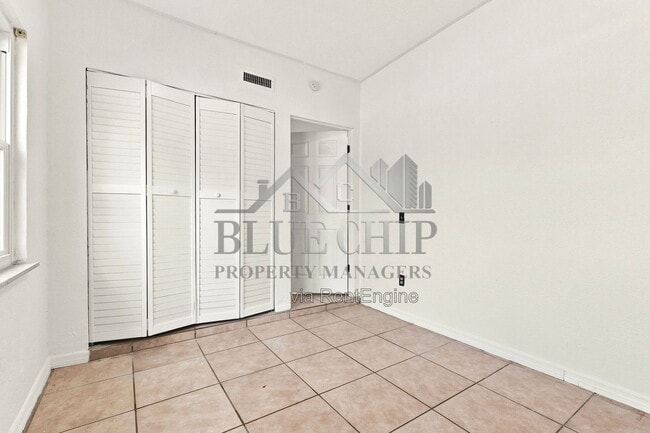 Building Photo - 6714 Nina Rosa Dr