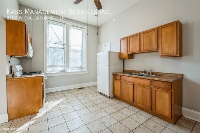 Building Photo - Sunny Pilsen 2 Bed- blocks away from Harri...