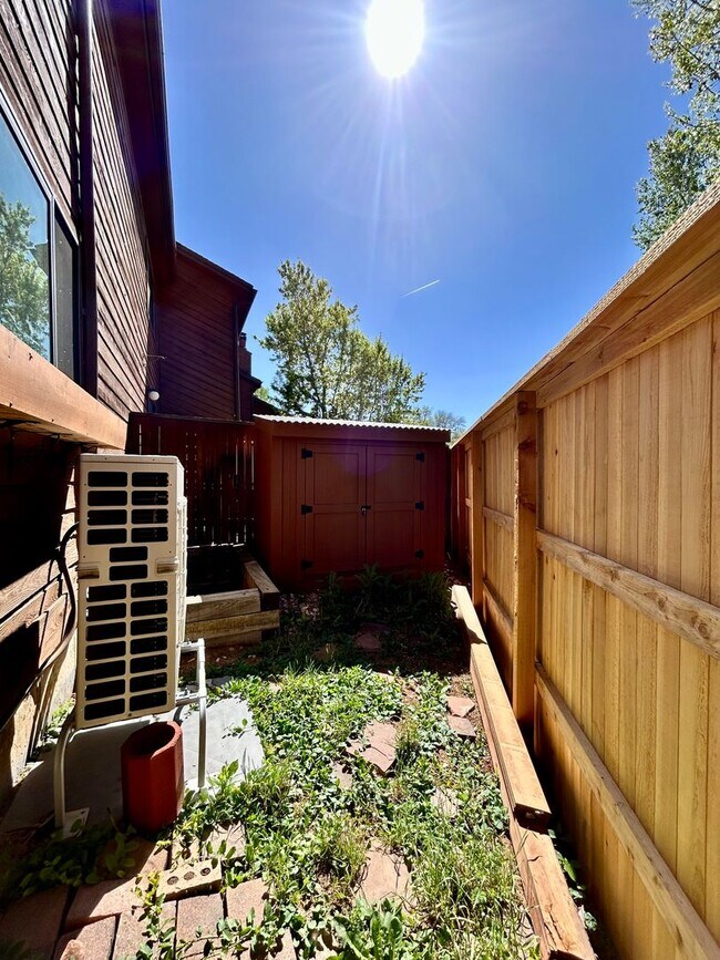 Building Photo - Beautiful & Bright Corner Condo in North Boulder