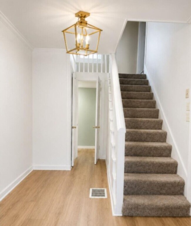 Building Photo - Beautiful 4 bed / 2 bath Country Home