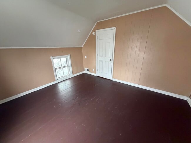 Building Photo - 607 Hazel-