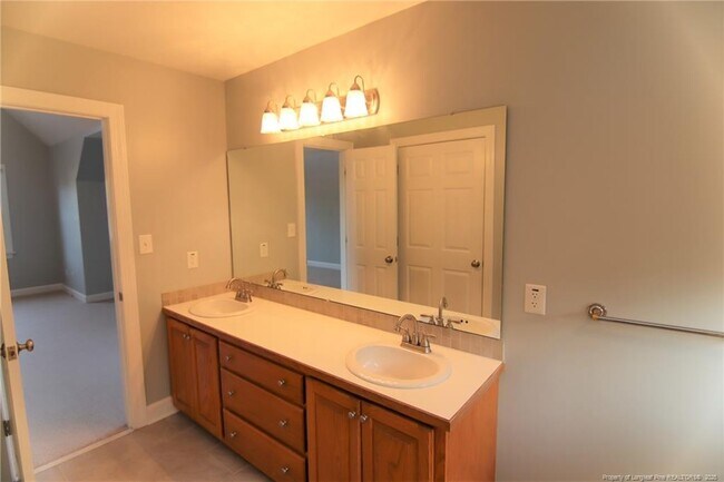 Building Photo - 2021 Shadow Creek Dr