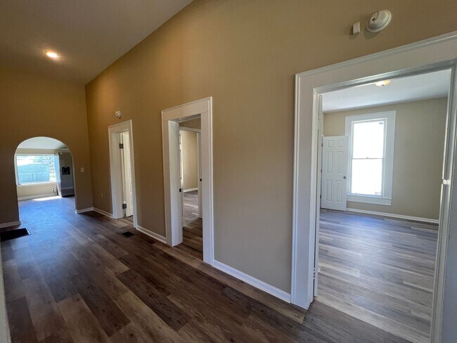 Building Photo - 3 bedroom 2 bathroom off Lurleen Blvd. in Northport