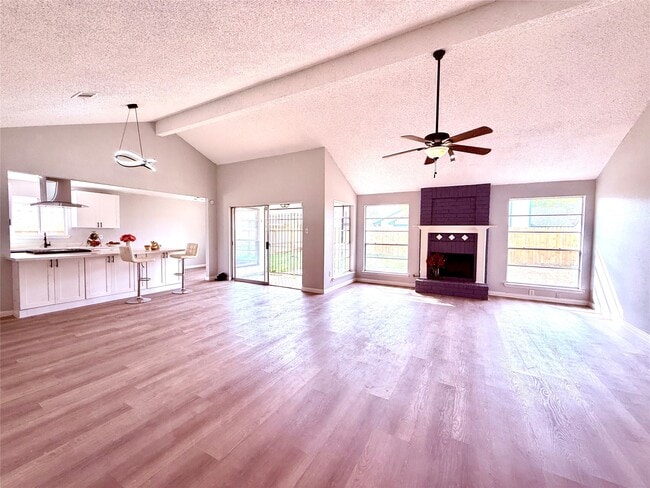 Building Photo - 12071 Plumbrook Dr