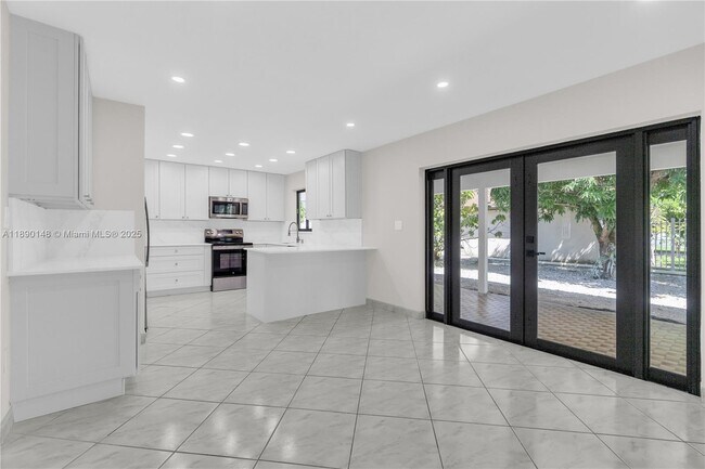 Building Photo - 631 SW 102nd Ave