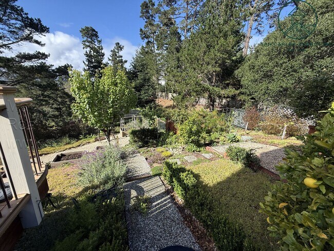 Building Photo - Spacious Five Bedroom Home in Gated High Meadow Neighborhood