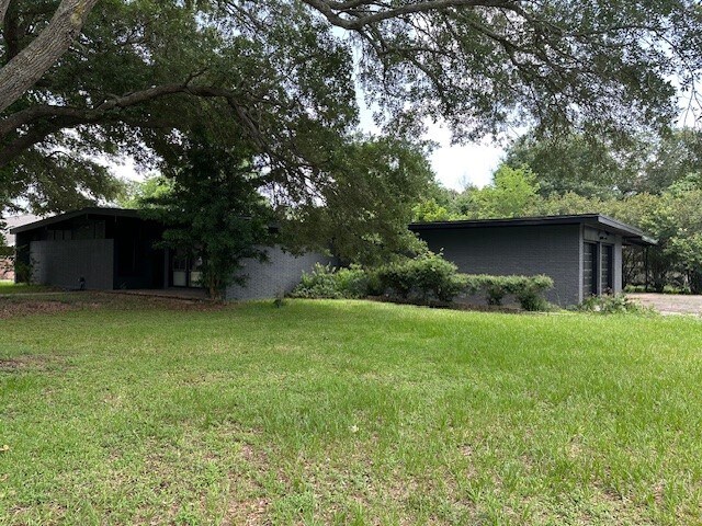 Building Photo - 3900 Aggie Dr
