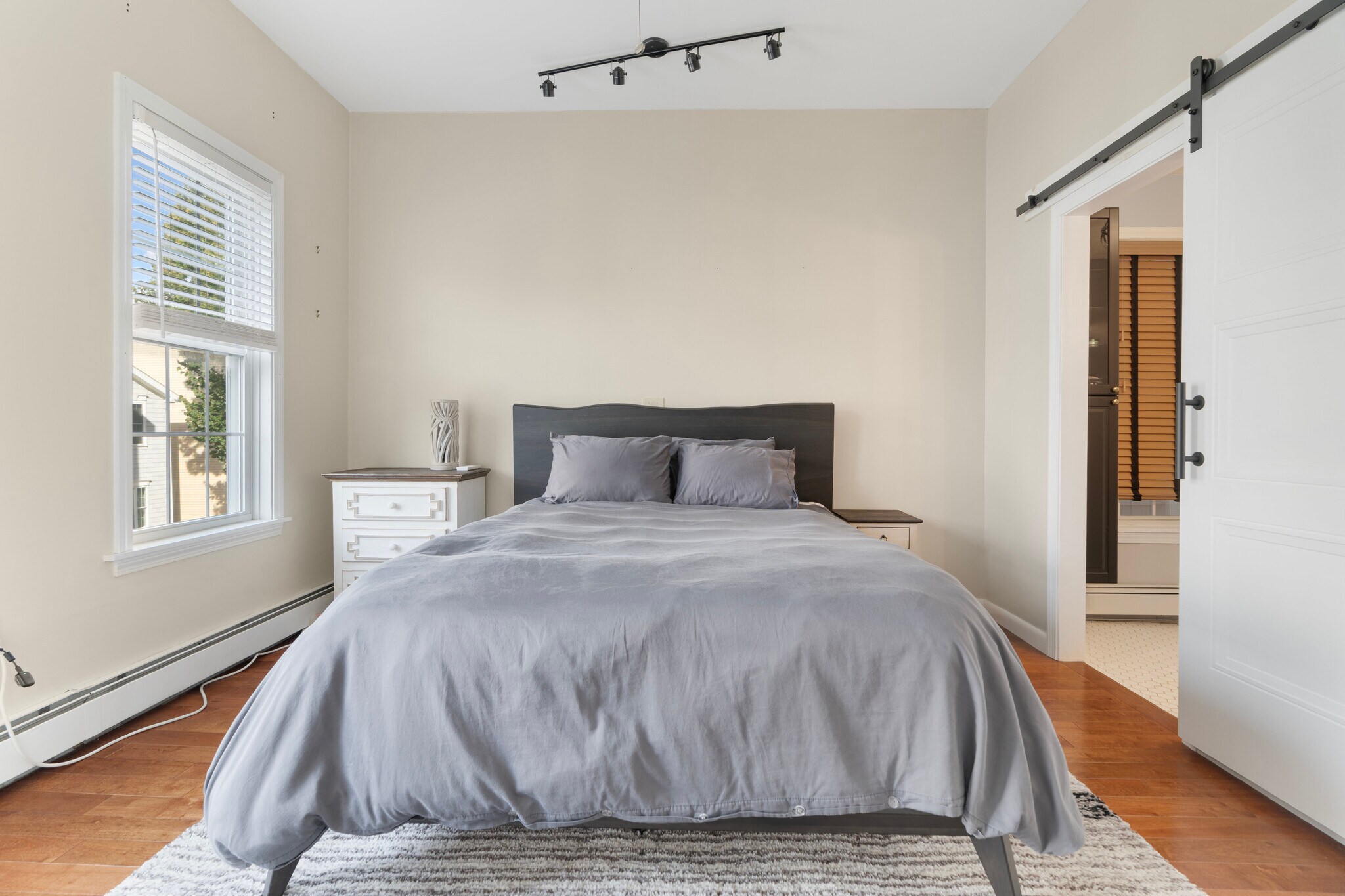 Building Photo - 764 E 3rd St