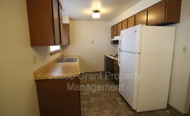 Building Photo - 5029 Walker Ave