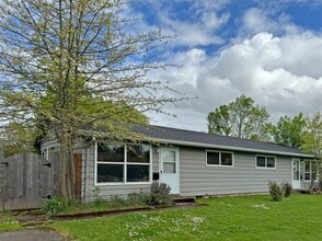 Building Photo - Kin1521-1523