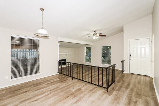 Building Photo - 15614 Mendocino Dr