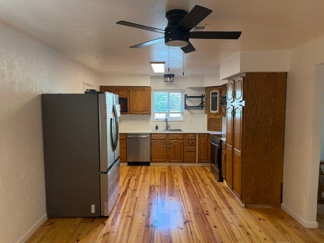 Building Photo - Stockton 3 Bedroom 2 Bathroom Home Solar Power